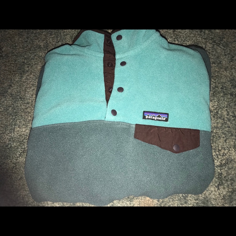 Women’s Patagonia fleece sweatshirt